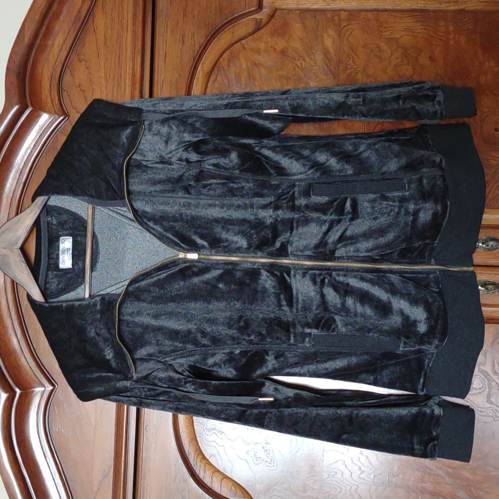 Danskin Spa Jacket size M black velour NWT
